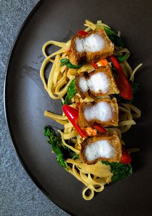 รูปของ Fettuccine กะเพราหมูกรอบ