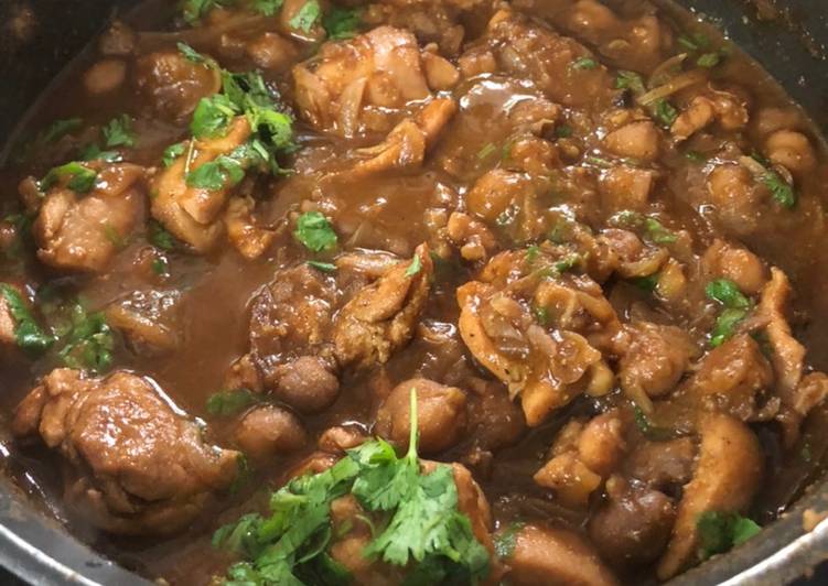 Simple Way to Prepare Homemade Amritsari Chole Chicken