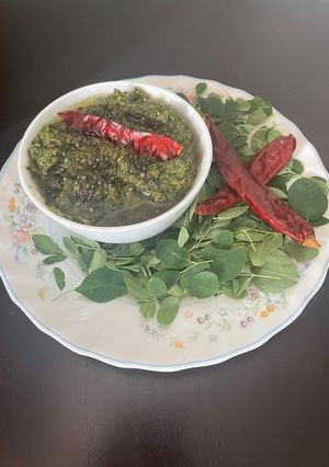 सहजन पत्ती की चटनी (मुरिंग इलै तोहयल) रेसिपी मुख्य फोटो