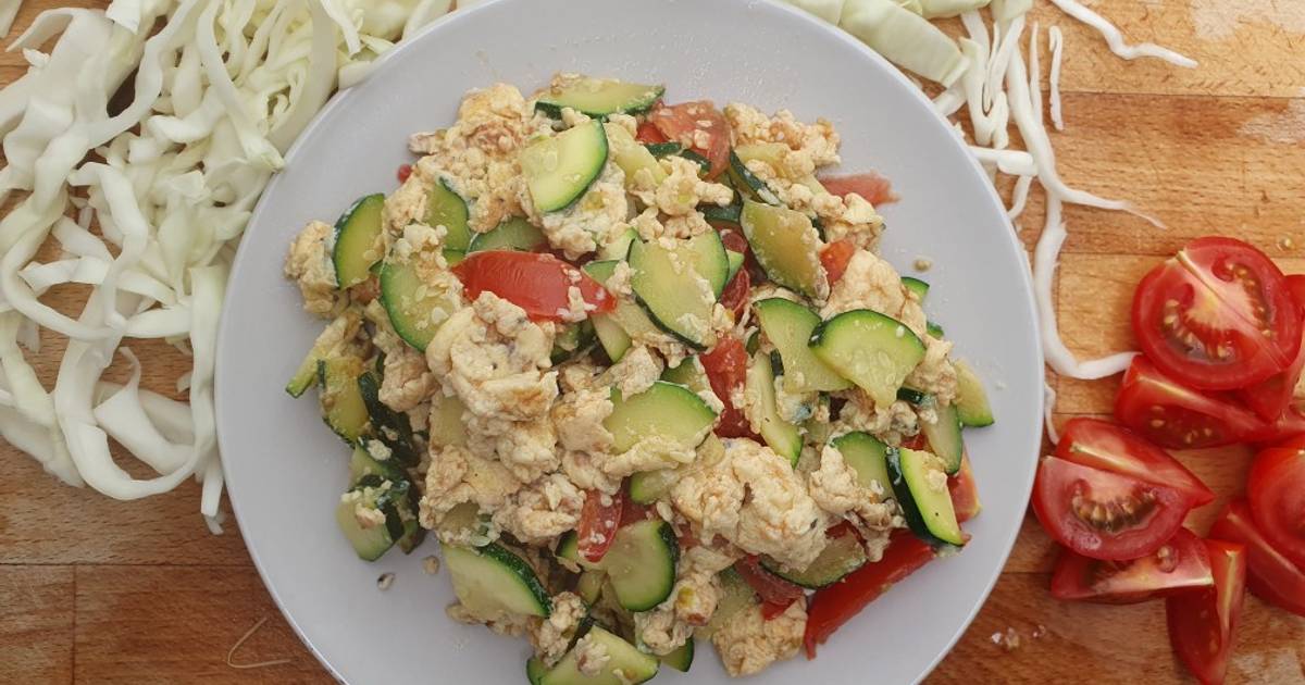 Resep Scramble egg with Zucchini and Tomatoes diet oleh Lost Kitchen