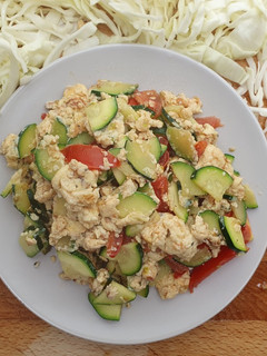 Foto resep Scramble egg with Zucchini and Tomatoes #diet