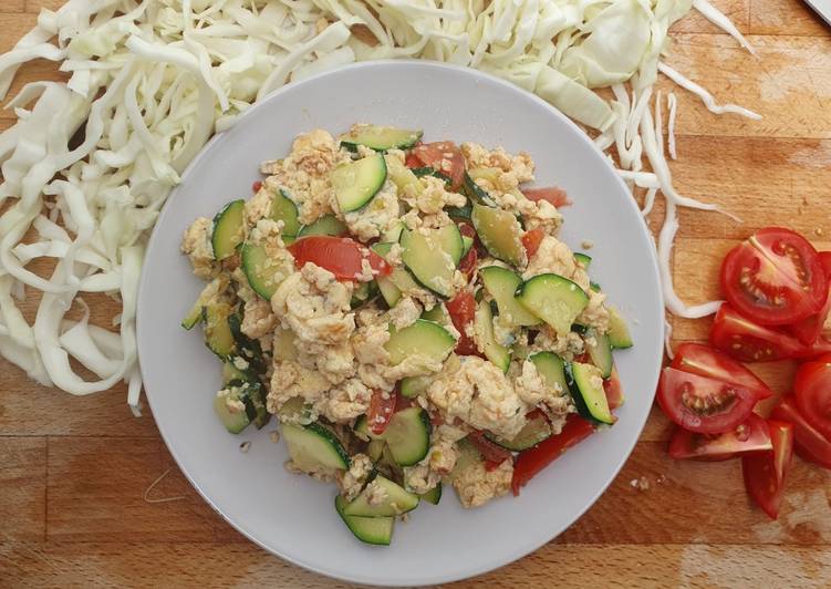Resep Scramble Egg With Zucchini And Tomatoes Diet Yang Lezat