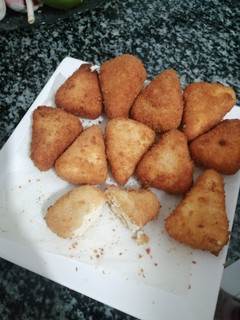 Una foto de Quesitos empanados