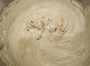Una foto de Chantilly de café y ron