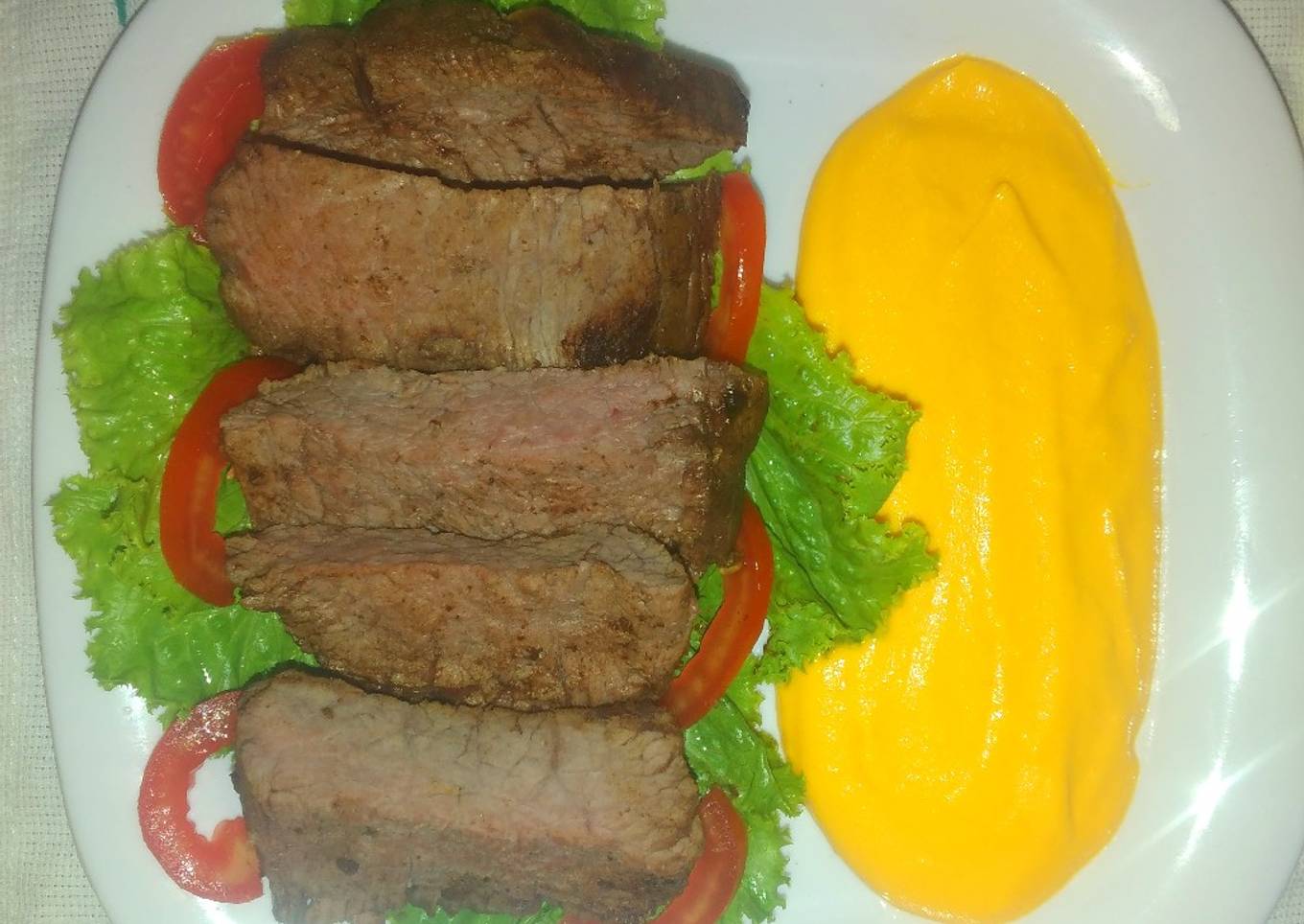 Solomillo de ternera con puré de zanahoria