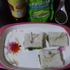 A picture of Chutney sandwich.