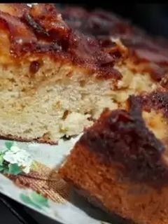 Una foto de Torta invertida de manzana