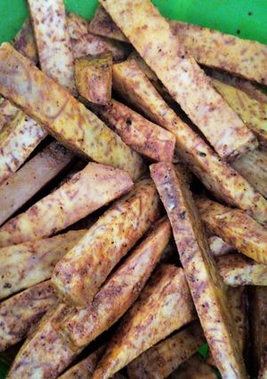 A picture of NDUMA (ARROW ROOT) BAKED FRIES😋😋🍟.