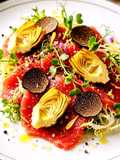 Carpaccio di Manzo con Carciofini, Tartufo e Bouquet di Erbe Miste