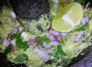 Una foto de HU3RAz♡ Guacamole Fácil
