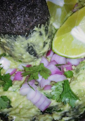 Una foto de HU3RAz♡ Guacamole Fácil
