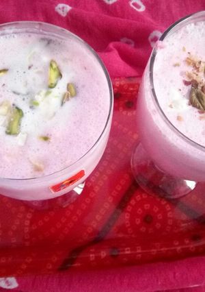 A picture of Rose Flavour and Kesar Pista Lassi.