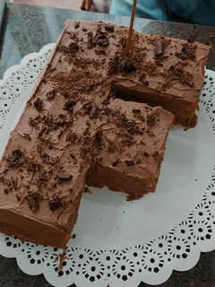 Una foto de Torta de zanahoria bañada en buttercream de chocolate