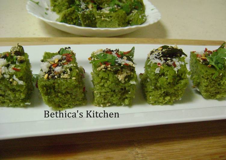 Recipe of Speedy Spinach Dhokla - Fusion Style