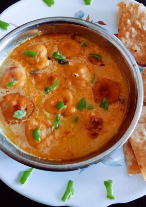 A picture of Tasty masaledar Kadhi pakoda with phulka roti for Gujarati dinner.
