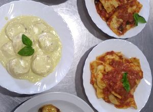 Una foto de 3 Pastas rellenas con 3 salsas 🍝🍲🥣