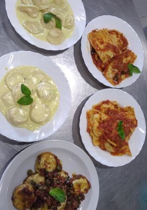 Una foto de 3 Pastas rellenas con 3 salsas 🍝🍲🥣