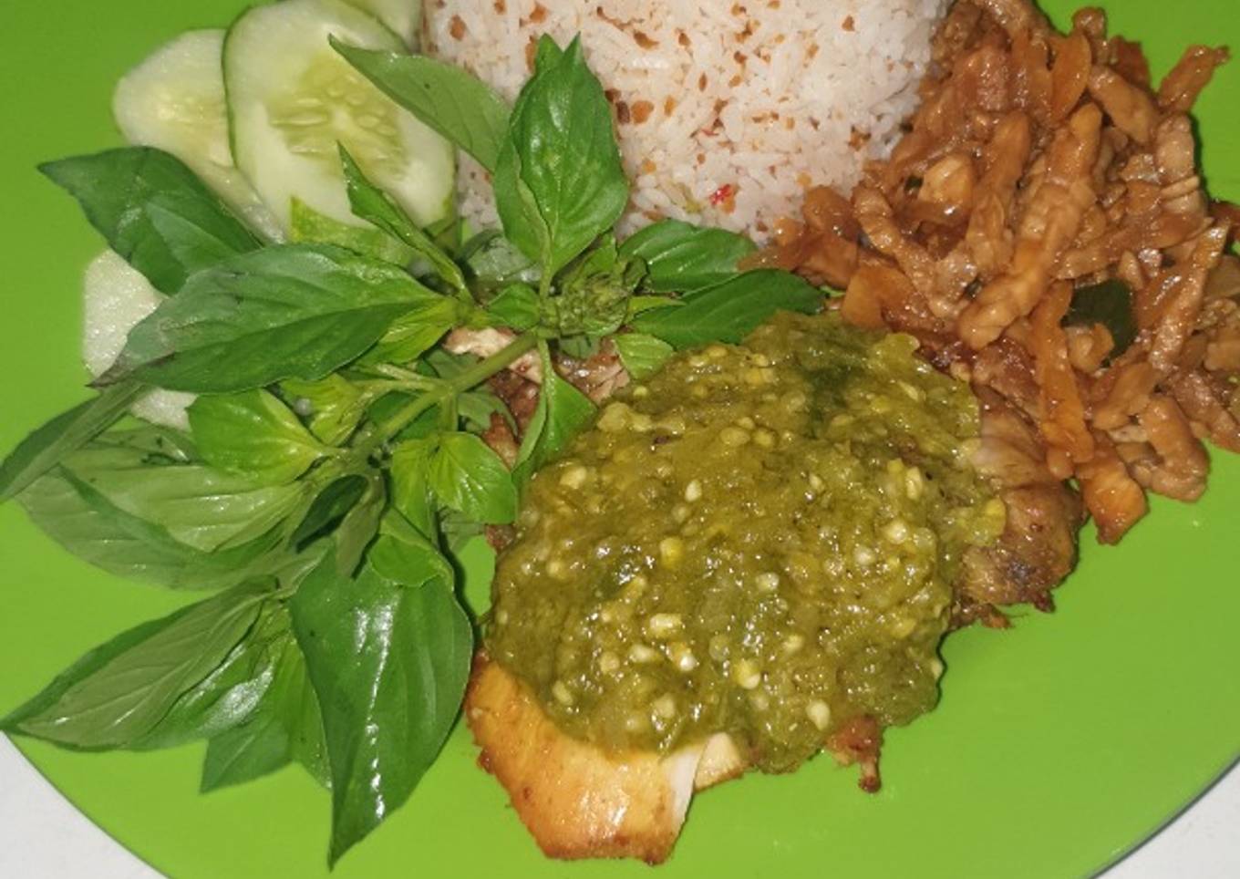 Nasi tutug oncom