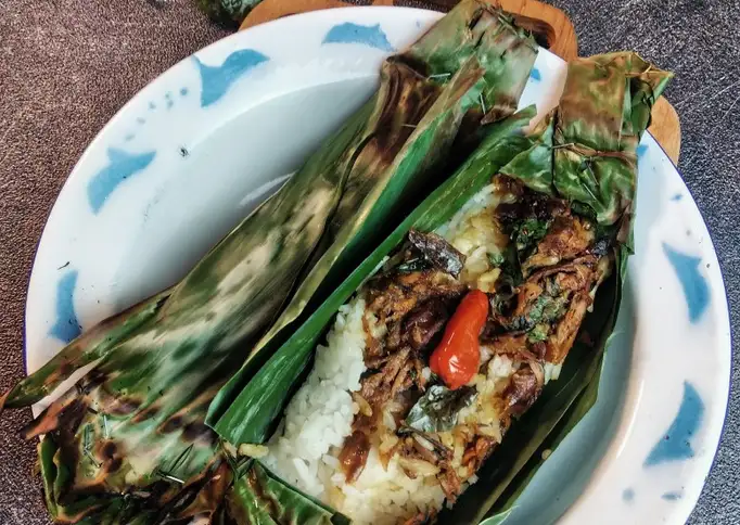 Nasi Bakar Kemangi Isian Tongkol Suwir