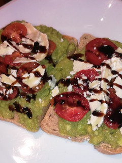 Una foto de Tostas de aguacate