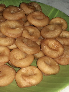 பாதுஷா (Badusa Recipe in Tamil) செய்முறை முக்கிய புகைப்படம்