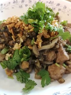 รูปของ อกไก่ผัดกระเทียมใส่เห็ด