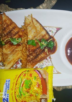 मैगी सैंडविच,(maggi sandwich recipe in hindi) रेसिपी मुख्य फोटो