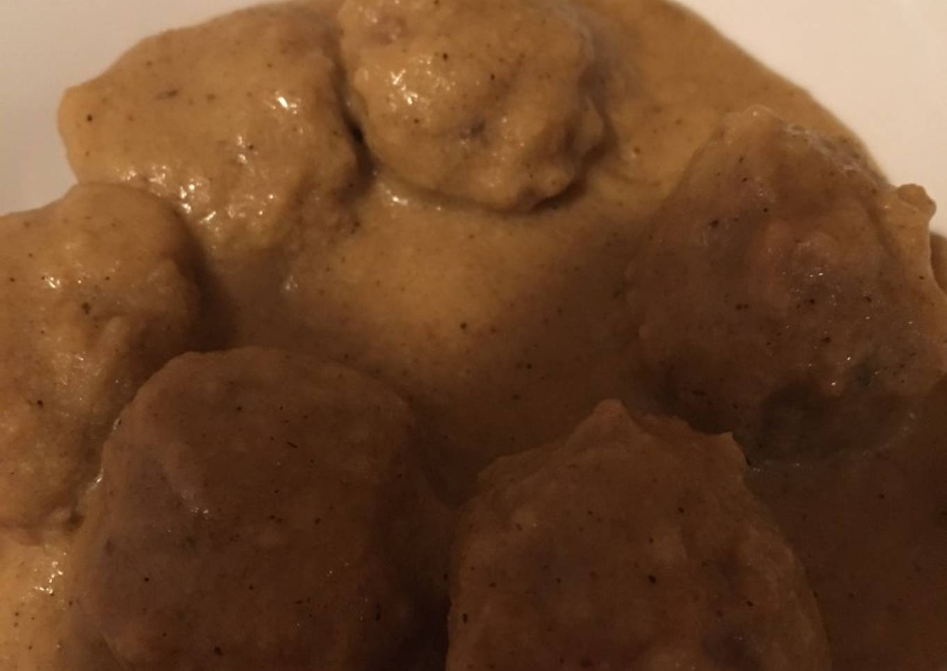 Albóndigas en salsa de almendras