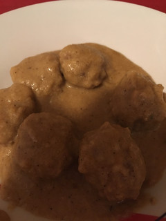 Una foto de Albóndigas en salsa de almendras
