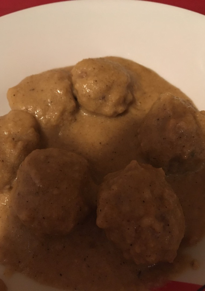 Una foto de Albóndigas en salsa de almendras