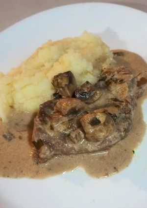 Una foto de Lomo al champiñón