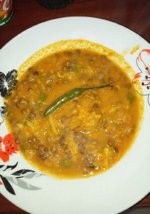 A picture of Kamande stew (green lentils).