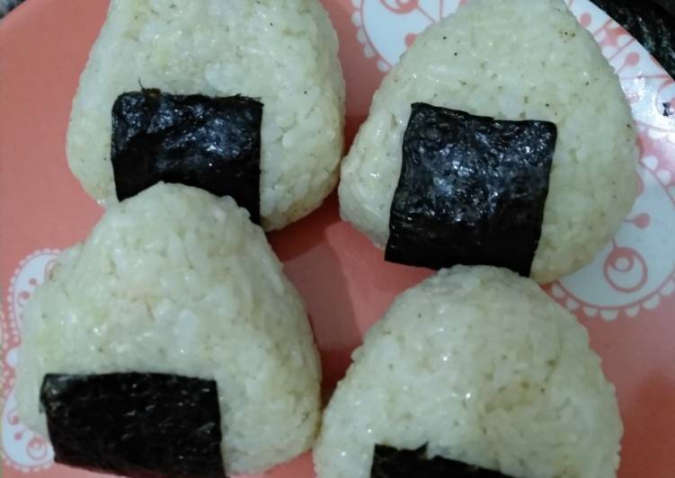 Cara Gampang Menyiapkan Onigiri Egg Tuna Mayo, Lezat