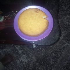 A picture of Spongy lemon cake.