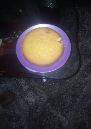 A picture of Spongy lemon cake.