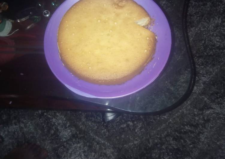 Spongy lemon cake