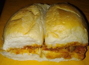 Una foto de Sándwich remojado en Salsa