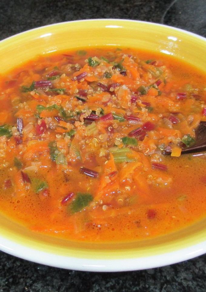 Una foto de Sopa de zanahorias con quinoa - veggie