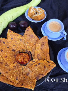 દૂધી ના થેપલા (Dudhi Thepla Recipe in Gujarati) રેસીપી મુખ્ય ફોટો