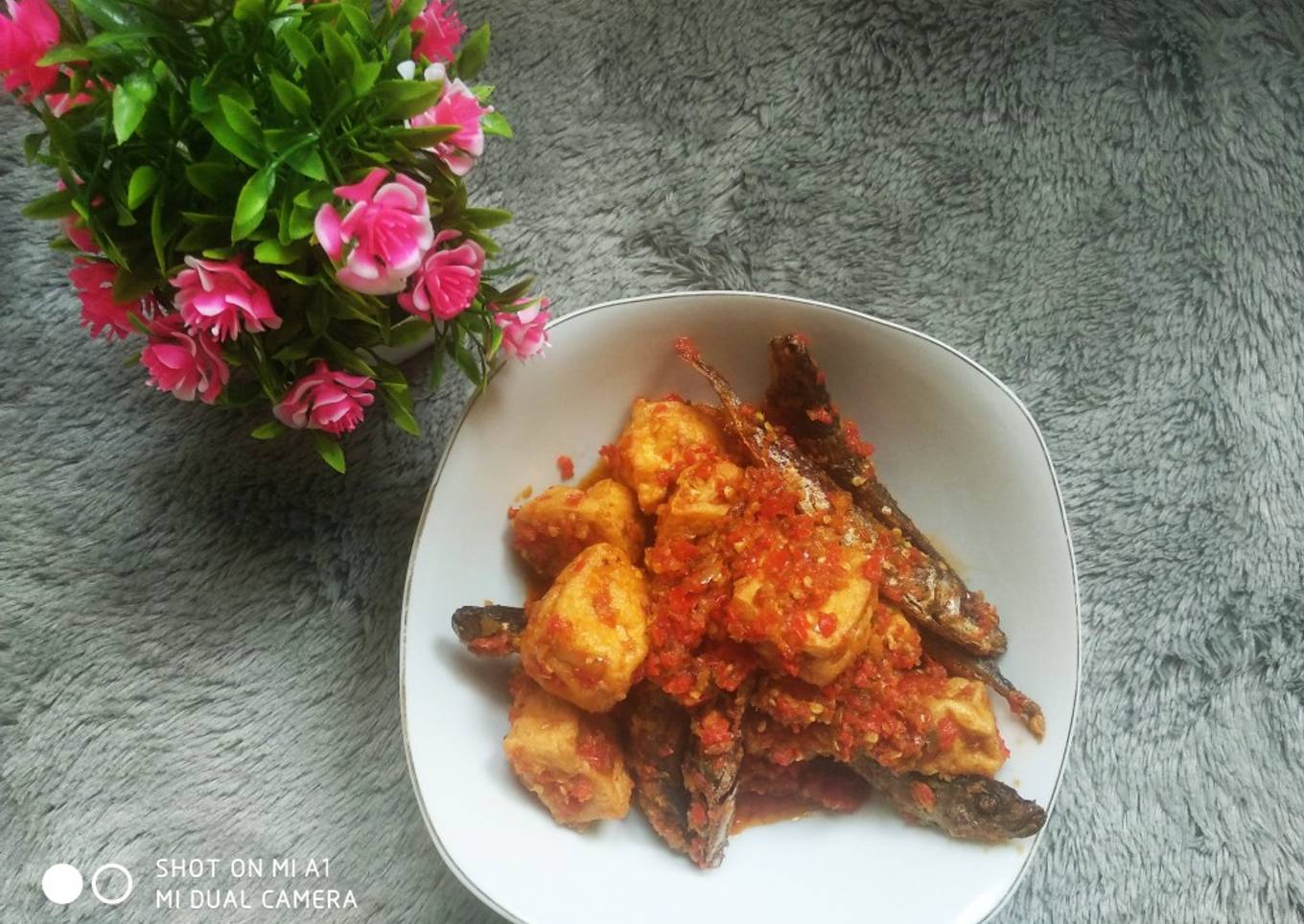 Sambalado ikan dencis dan tahu bunda thifa ☺️