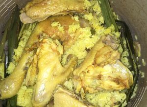 Hình của món Cơm gà nấu nồi cơm điện.