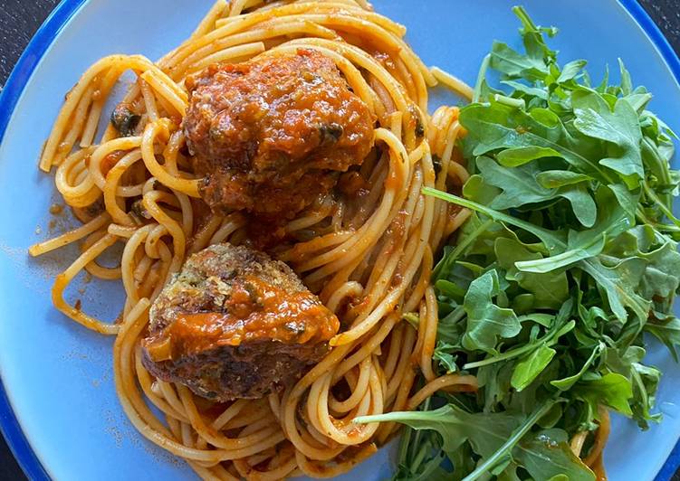 Meatballs (2 ways) in tomato sauce Meatballs (2 ways) in tomato sauce