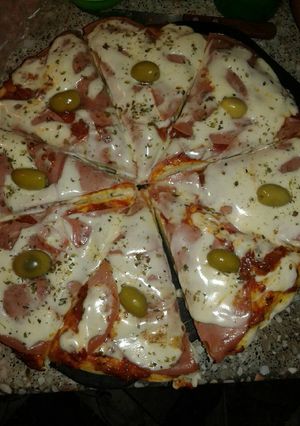 Una foto de Pizza super Rica!!!🍴🍕🍕