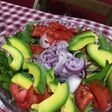 Ensalada palta rúcula y algo más