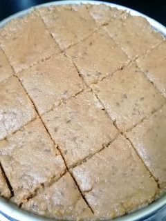 સુખડી(Sukhdi Recipe in Gujarati) રેસીપી મુખ્ય ફોટો