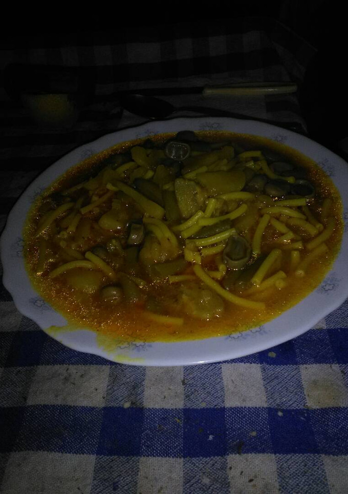 Una foto de Fideos "gordos" con verduras