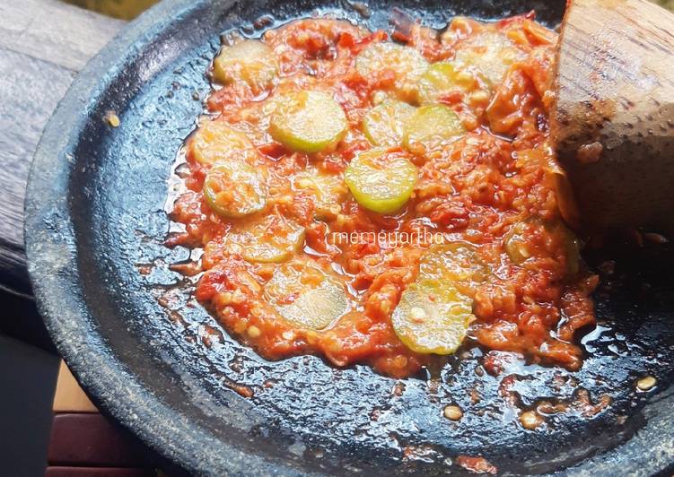 Kiat-kiat memasak Sambal Belimbing Wuluh sedap