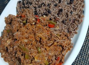 Una foto de Ropa vieja y arroz moro 👩‍🍳Day🇨🇺