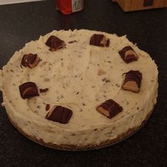A picture of NO BAKE Kinder beuno cheesecake.