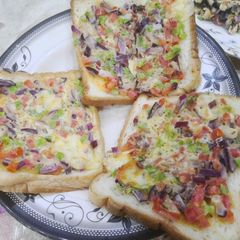 A picture of Pizza omlat sandwich.